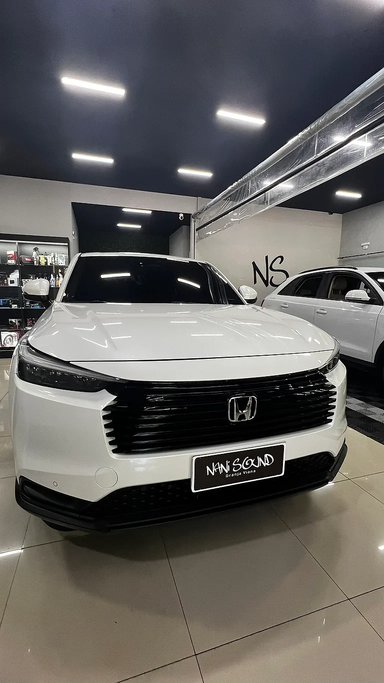 Honda HR-V branca com PPF na cabine da Nani Sound Granja Viana